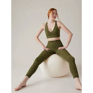 Athleta Transcend Plunge Sports Bra Medium D-DD Nina Animal Print Olive NWT $59‎